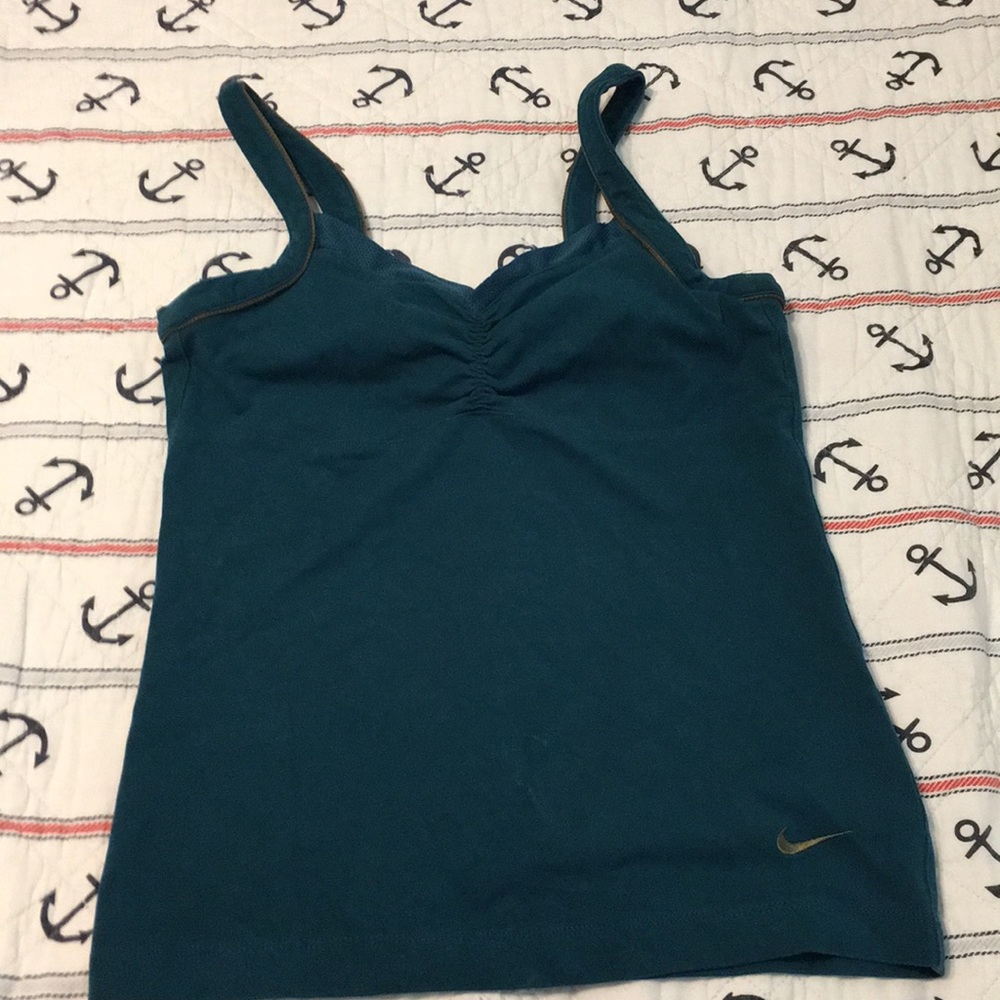 Women’s Nike FITDRY workout top. Size small